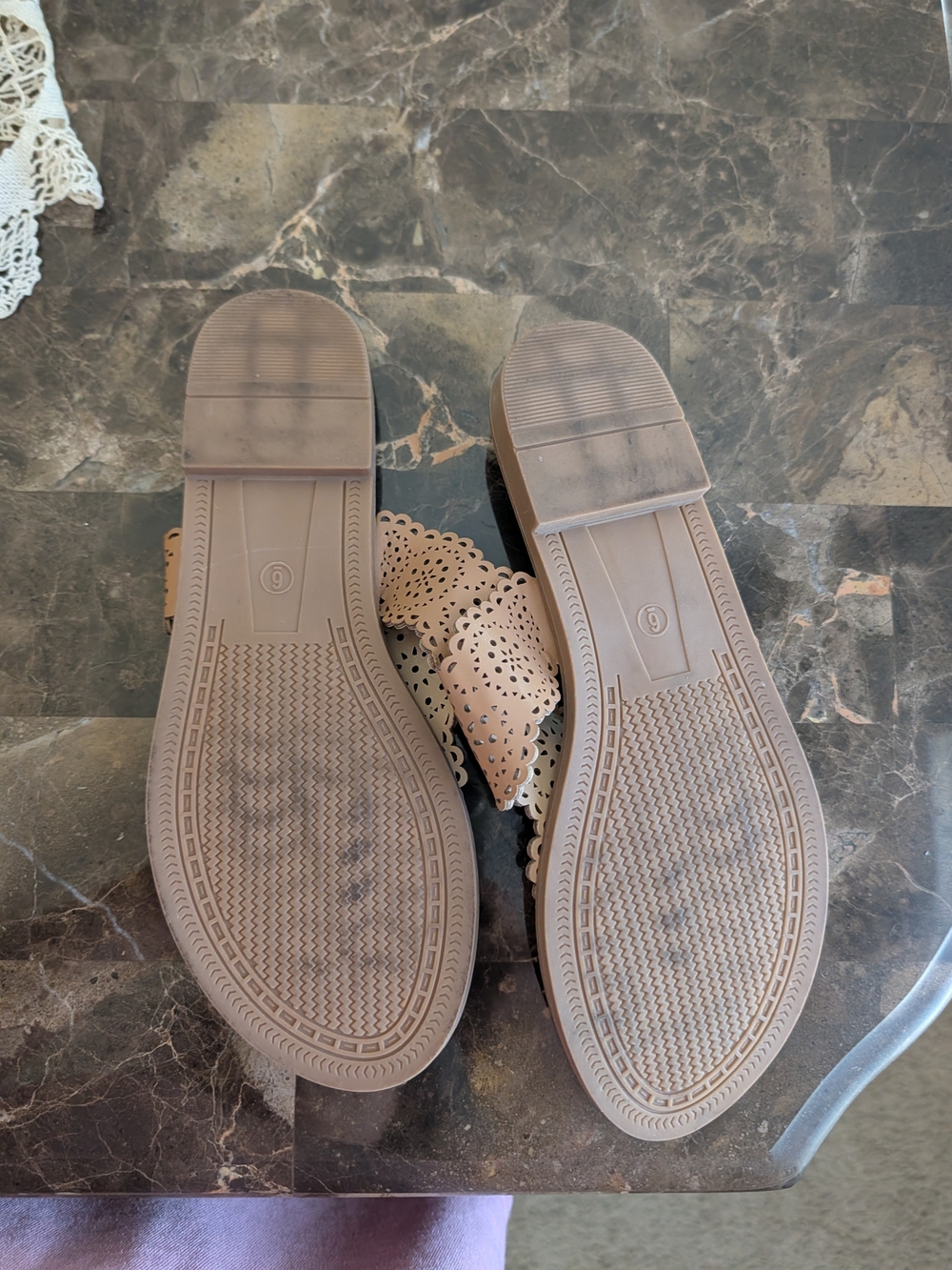 XOXO Women's 6 Scalloped Toe-Post Sandals in Taupe - Picture 3 of 5